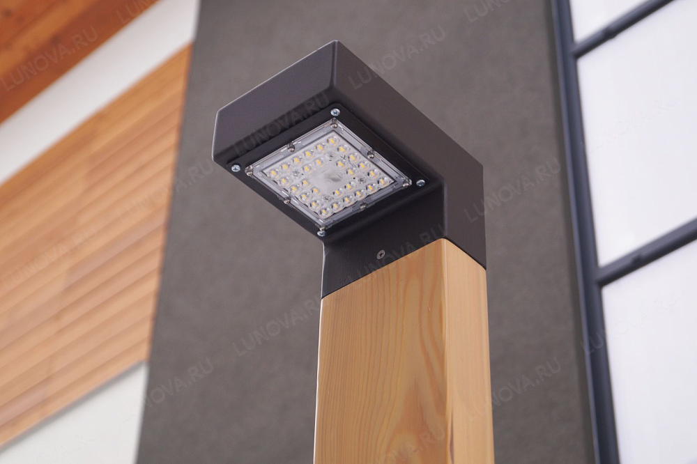 Производство боллардов Берген wood mini для освещения придомовой территории частного дома