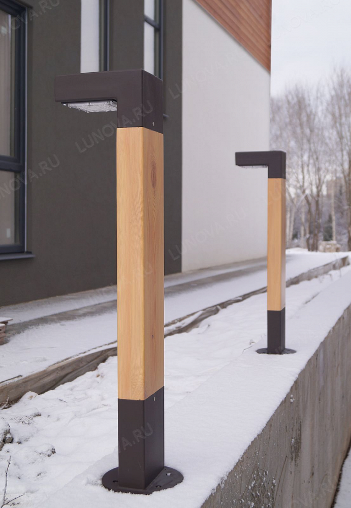 Производство боллардов Берген wood mini для освещения придомовой территории частного дома