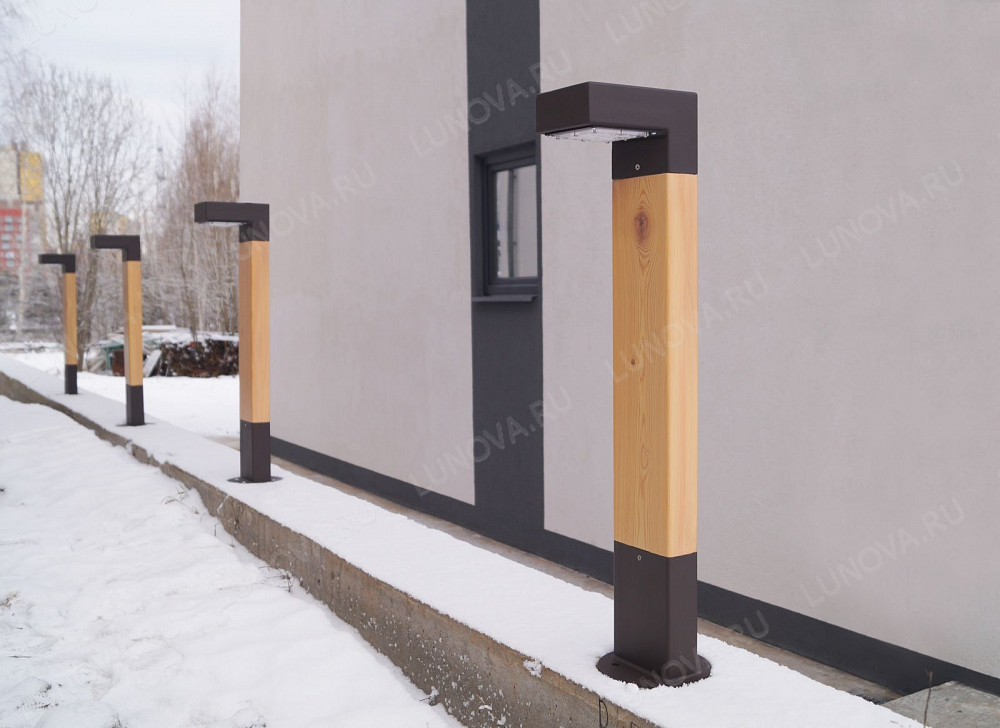 Производство боллардов Берген wood mini для освещения придомовой территории частного дома